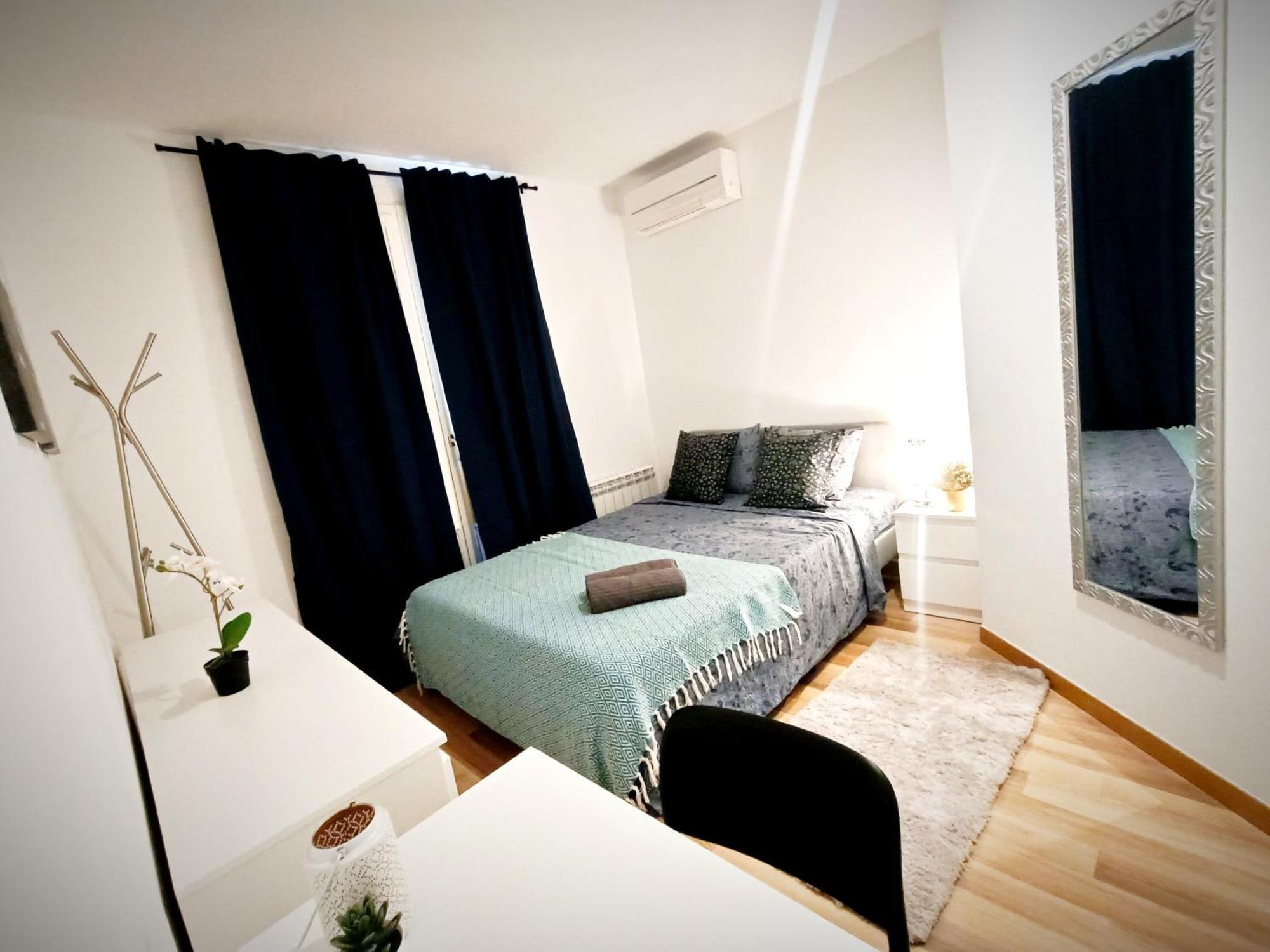 برشلونة Private Rooms By La Rambla المظهر الخارجي الصورة