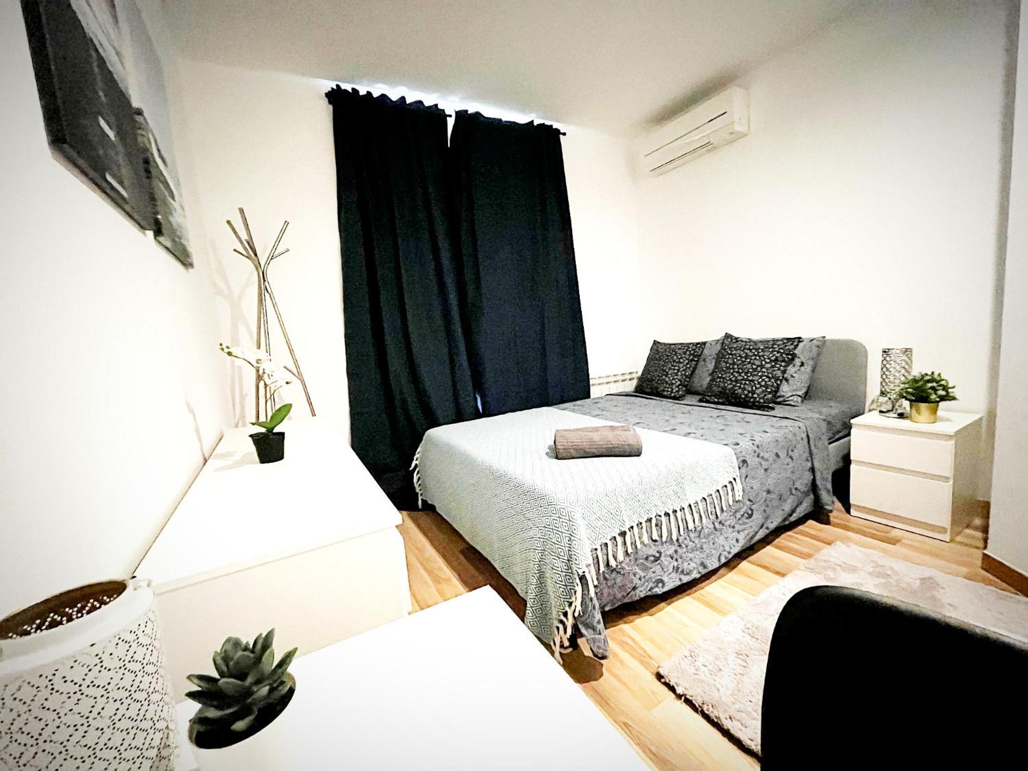 برشلونة Private Rooms By La Rambla المظهر الخارجي الصورة